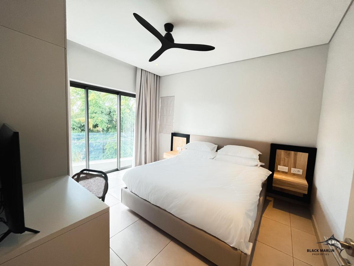 Black Marlin Apartments Pereybere Beach Exterior photo