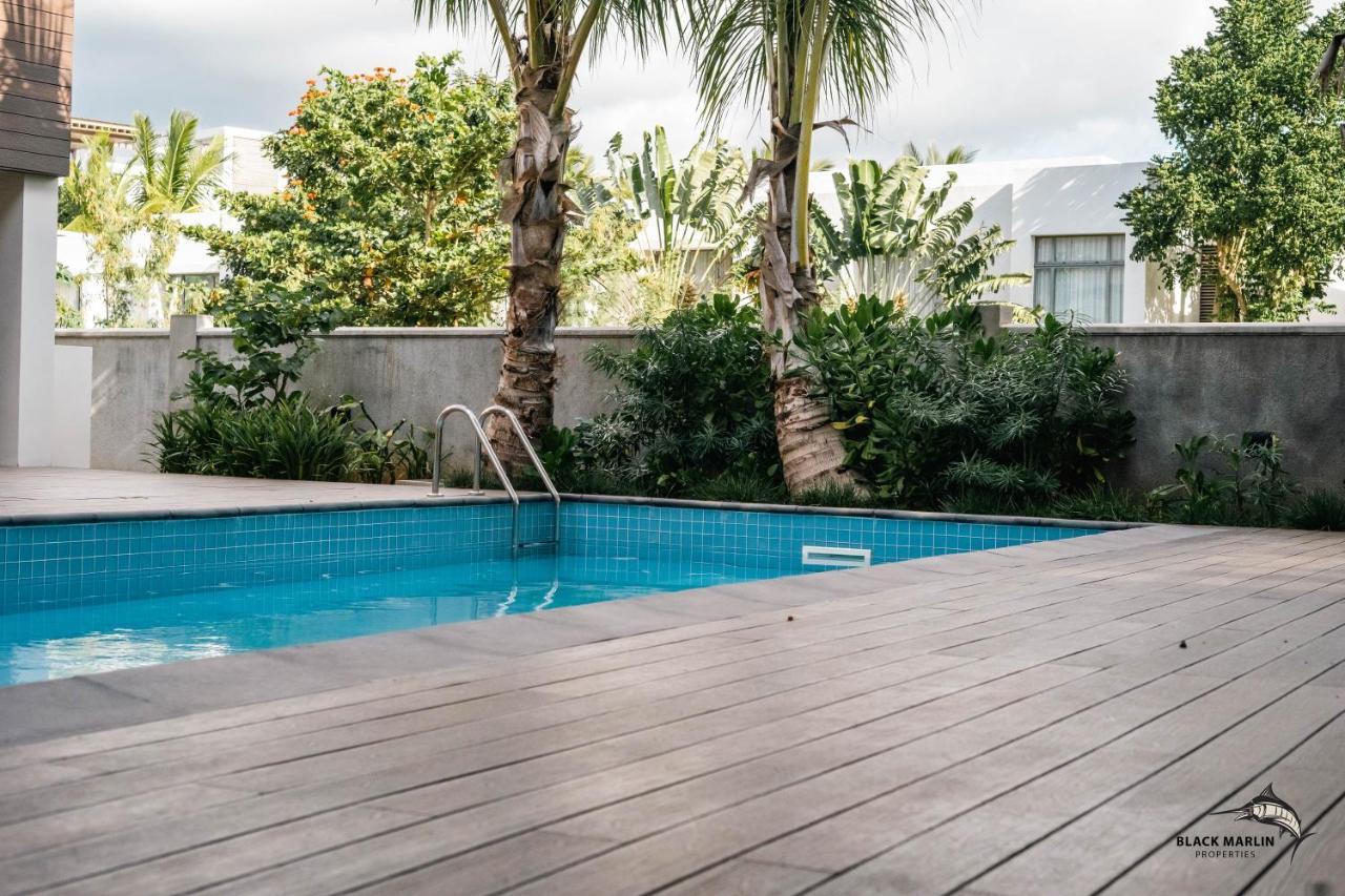 Black Marlin Apartments Pereybere Beach Exterior photo